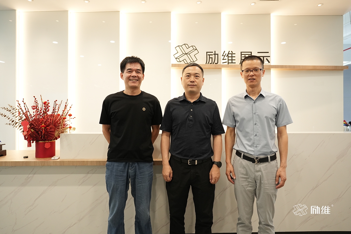 勵維新動(dòng)態(tài)|江岸區副區長(cháng)李緒杰領(lǐng)導一行再次蒞臨我司指導交流